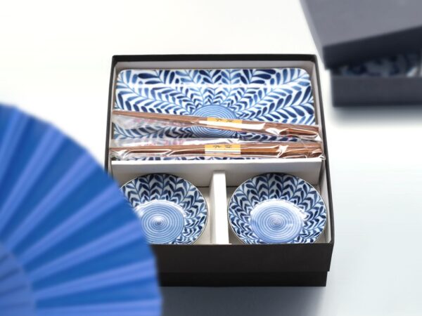 SERVICE À SUSHI EN PORCELAINE DU JAPON